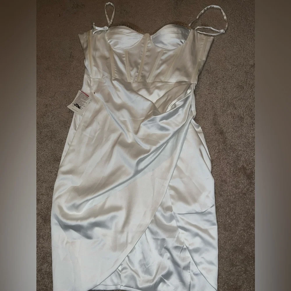 Miss Circle White Dress Size Medium - Picture 4 of 5